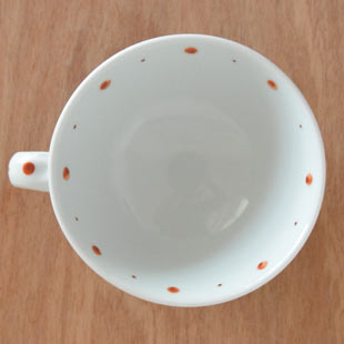 砥部焼・陶房遊　レッドプラネットのスープカップを上から見て