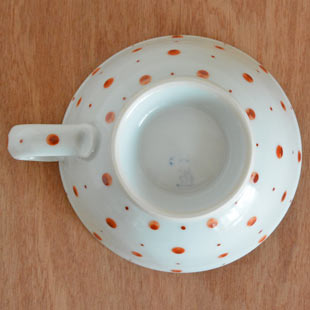 砥部焼・陶房遊　レッドプラネットのスープカップの底面