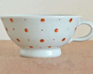 砥部焼・陶房遊　レッドプラネットのスープカップを横から見て