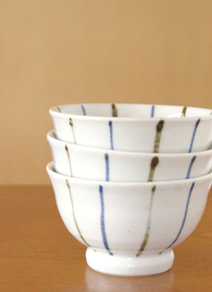 砥部焼・陶房遊　とくさ紋の深茶碗を重ねて