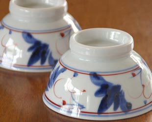 砥部焼・陶房遊　しだ紋の茶碗(大)を伏せて