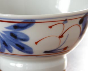 砥部焼・陶房遊　しだ紋の茶碗(小）の絵付け