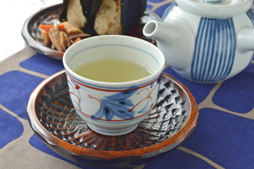 砥部焼　しだ紋の反湯呑