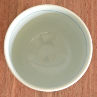 砥部焼・陶房遊　しだ紋の反湯呑を上から見て