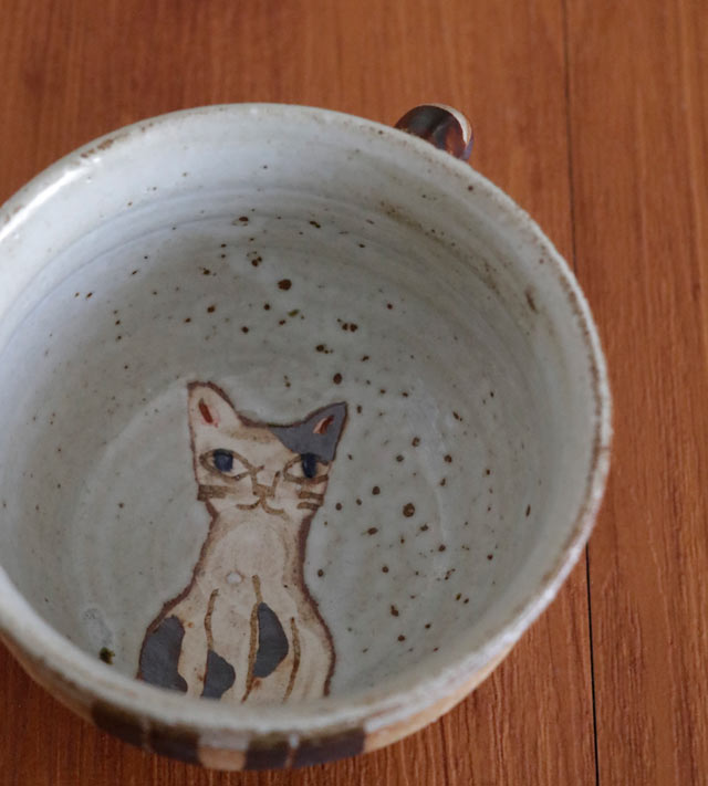 猫の絵付けアップ