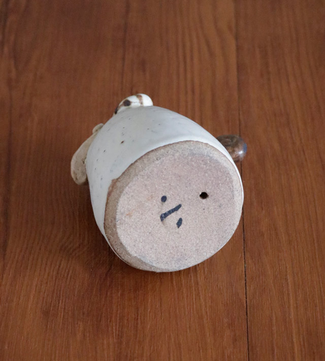 巻角ひつじの陶器の底面