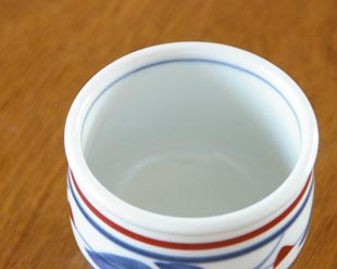 砥部焼・梅山窯　みつ葉の玉ぶち湯呑を上から見て