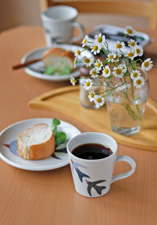 砥部焼の和食器 陶彩窯のマグカップ 【砥部工房 からくさ】