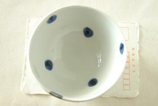 砥部焼　水玉のコロコロ小鉢をはがきと比較して
