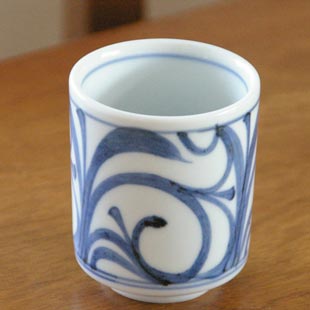 砥部焼・梅山窯　からくさの筒湯呑