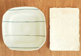 砥部焼・梅乃瀬窯 しましま柄の角皿をはがきと比較して