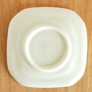 砥部焼・梅乃瀬窯 しましま柄の角皿の裏面