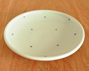 砥部焼・梅乃瀬窯　プチプチ柄の取皿（5寸）