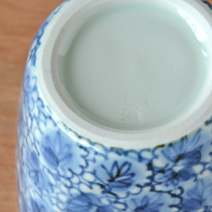 部焼・梅乃瀬窯　花唐草の角フリーカップの窯印