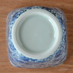 部焼・梅乃瀬窯　花唐草の角フリーカップの底面