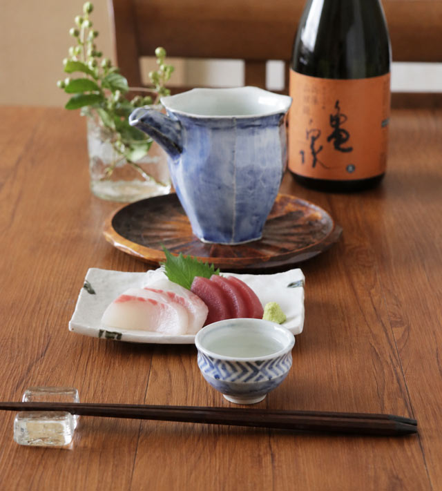 お刺身とお酒を合わせた晩酌のコーディネート
