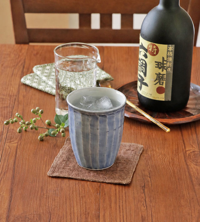 氷をたっぷり入れた焼酎の水割り