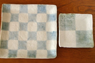 砥部焼・山中窯　市松模様の角皿と銘々皿
