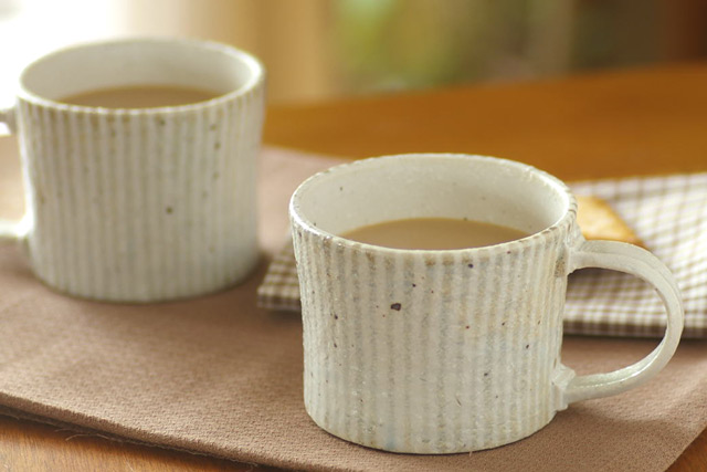 砥部焼・山中窯 麦わらのマグカップ